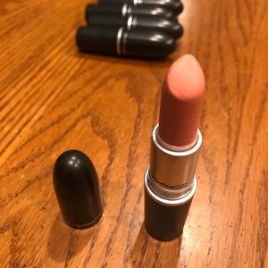 💋MAC - LIMITED EDITION - Fleur d’Coral Lipstick💄